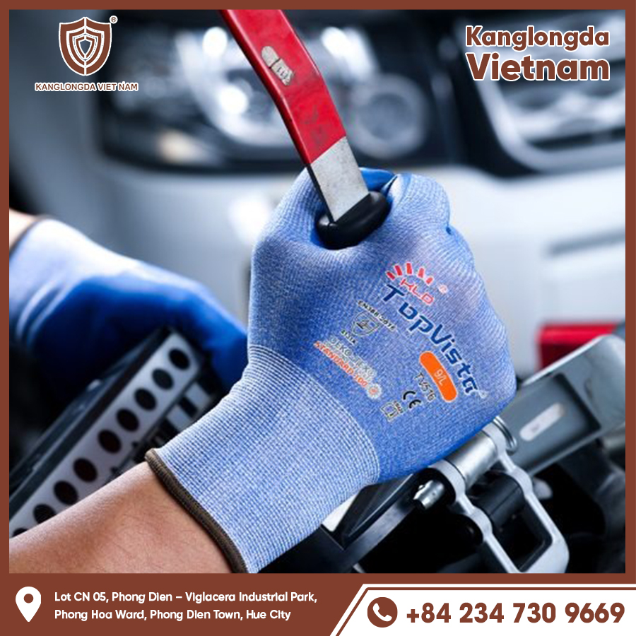 Thick, anti-slip leather gloves protect hands when holding iron rods Thick, anti-slip leather gloves protect hands when holding iron rods