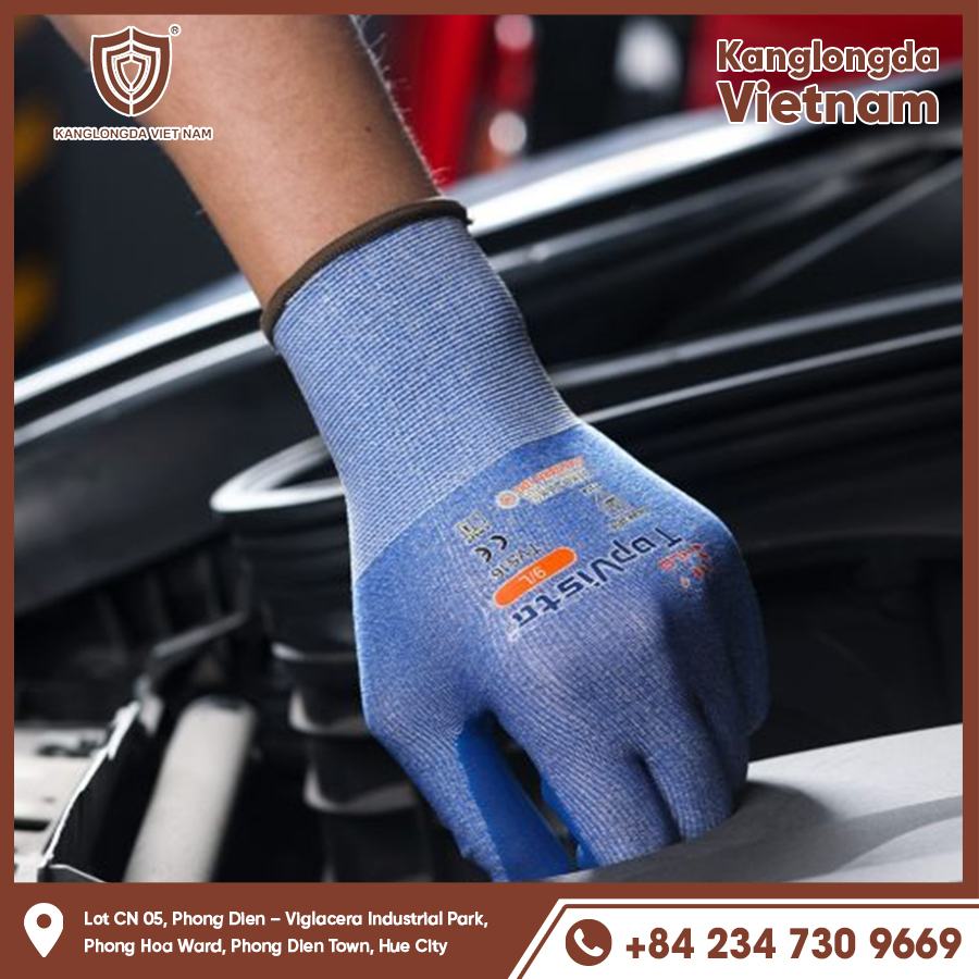 Oil-resistant rubber gloves protect and increase grip when repairing vehicles. Oil-resistant rubber gloves protect and increase grip when repairing vehicles.
