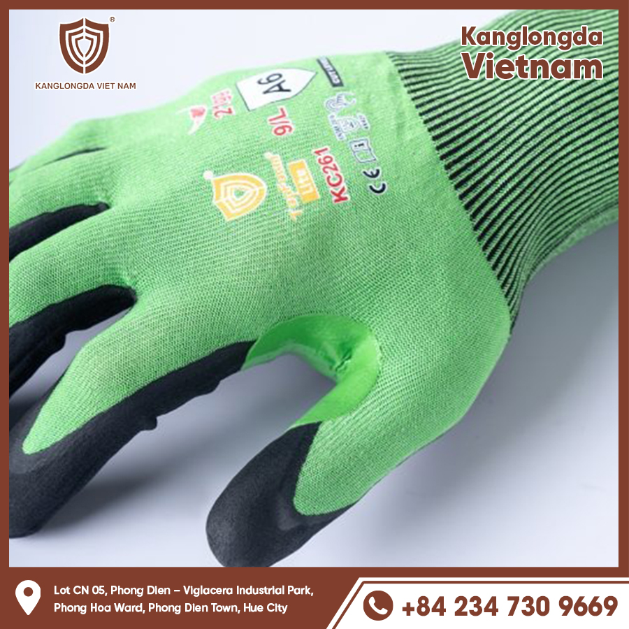 The back of the glove shows the hand hug and sturdy protective design. The back of the glove shows the hand hug and sturdy protective design.