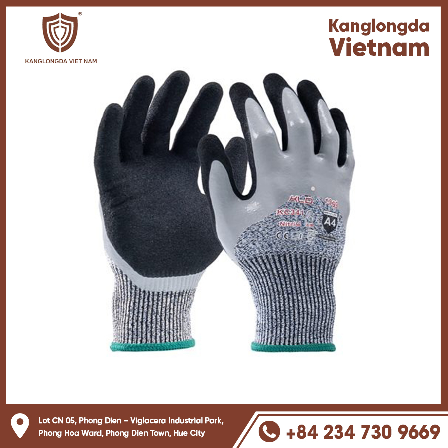 Close-up of gloves, thick padding to protect against impact, keep warm and protect fingers. Close-up of gloves, thick padding to protect against impact, keep warm and protect fingers.
