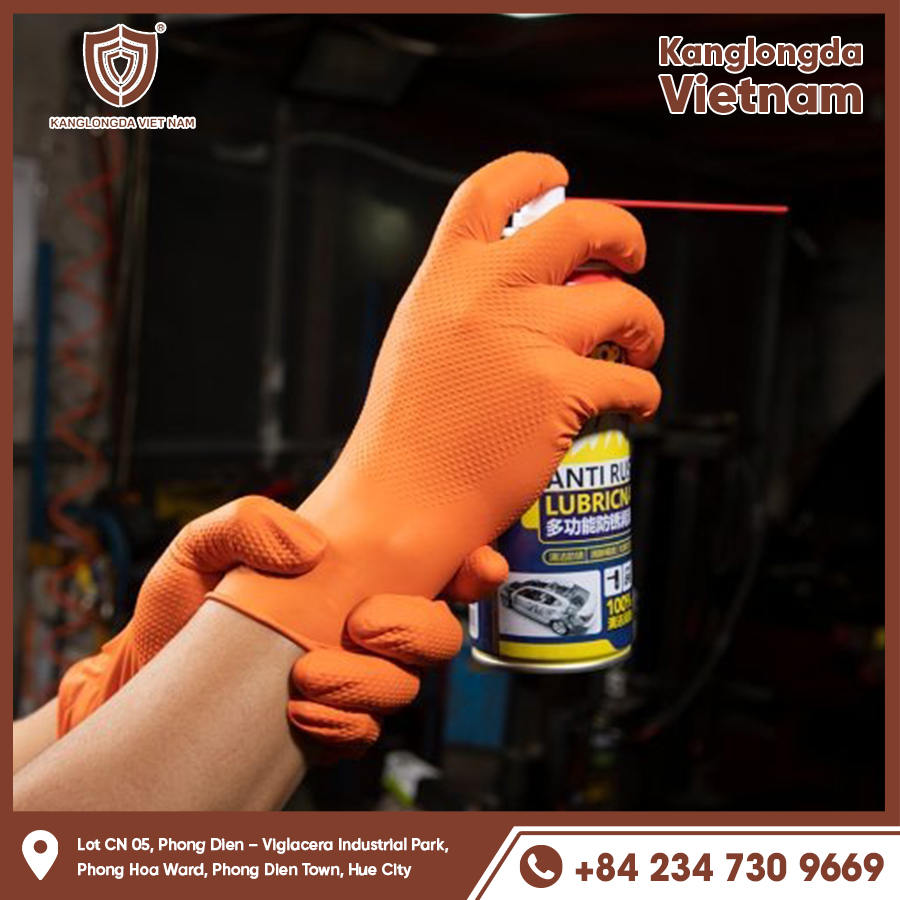 Soft, non-slip nitrile coated gloves for precise spray holding Soft, non-slip nitrile coated gloves for precise spray holding